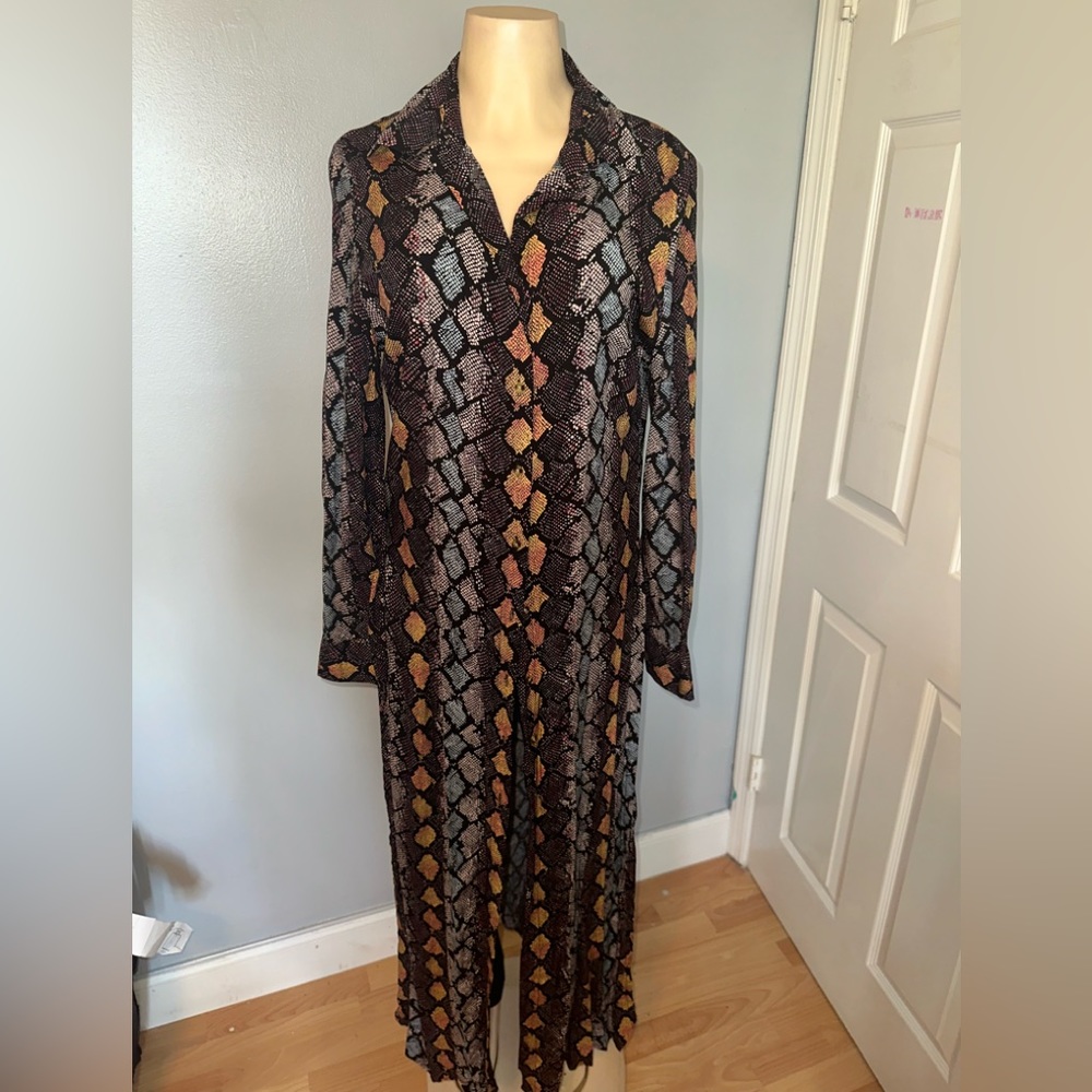 Long blouse with slits on the side